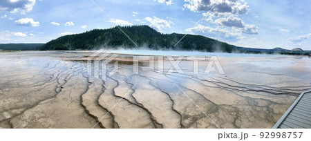 イエローストーン国立公園　グランド・プリズマティック・スプリング grand prismatic 92998757