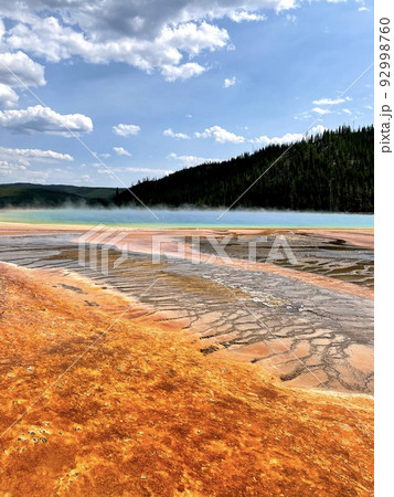 イエローストーン国立公園　グランド・プリズマティック・スプリング grand prismatic 92998760