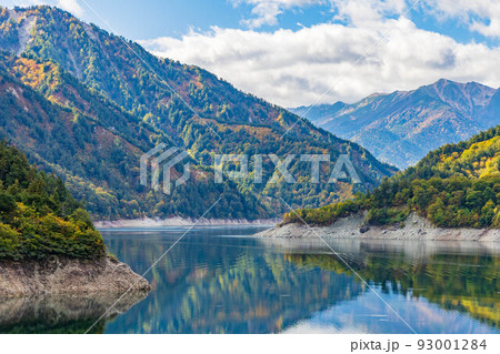 秋の立山黒部アルペンルート 黒部ダム(黒部湖) 秋の立山黒部アルペンルート 黒部ダム(黒部湖) 93001284
