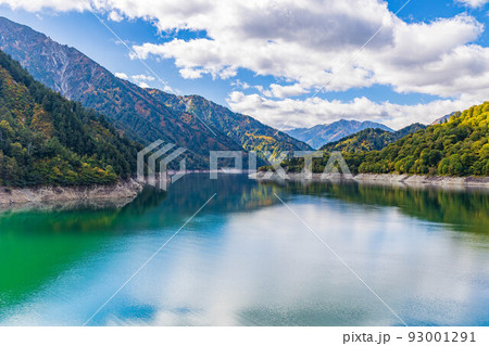 秋の立山黒部アルペンルート　黒部ダム（黒部湖） 93001291