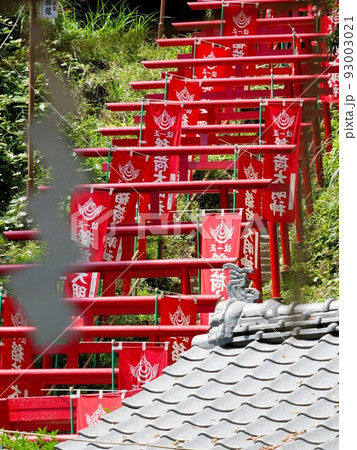 日奈久温泉の観光名所 温泉神社の隣の正一稲荷大明神 (熊本県八代市) 日奈久温泉の観光名所 温泉神社の隣の正一稲荷大明神 (熊本県八代市) 93003021