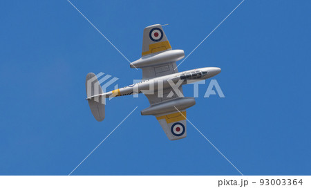 イギリス空軍ミーティアT7ジェット練習機バレルロール イギリス空軍ミーティアT7ジェット練習機バレルロール 93003364