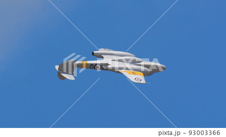 イギリス空軍ミーティアT7ジェット練習機バレルロール イギリス空軍ミーティアT7ジェット練習機バレルロール 93003366