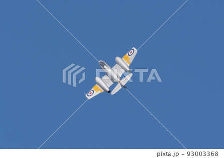 イギリス空軍ミーティアT7ジェット練習機バレルロール 93003368