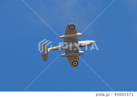 イギリス空軍ミーティアT7ジェット練習機バレルロール イギリス空軍ミーティアT7ジェット練習機バレルロール 93003371