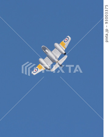 イギリス空軍ミーティアT7ジェット練習機バレルロール 93003375