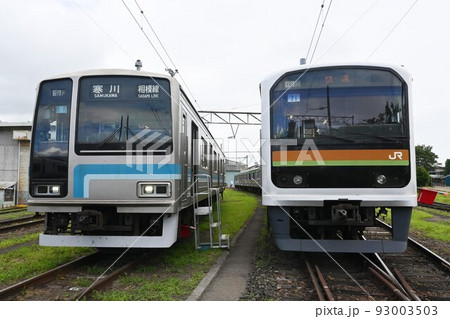車両基地で並ぶ205系500番台（相模線）と209系3100番台（八高線・川越線） 93003503