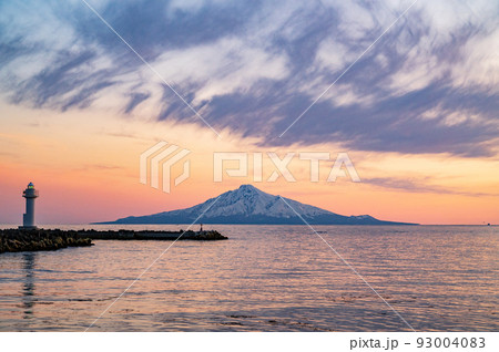 北海道　ノシャップ岬から望む利尻島 93004083