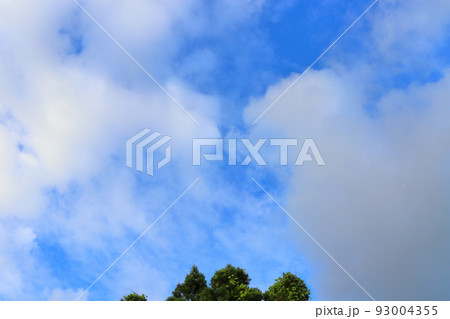 夏の空 雲多い 夏の空 雲多い 93004355