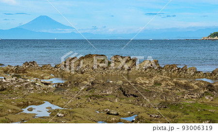 湘南三浦半島の横須賀市・三浦市に跨る和田長浜の夏　 93006319