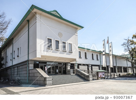 のぼり旗が立つ徳川美術館 93007367