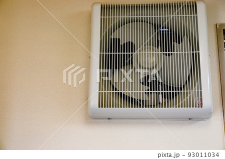 内装工事　有圧換気扇の交換と壁紙貼り替え 93011034