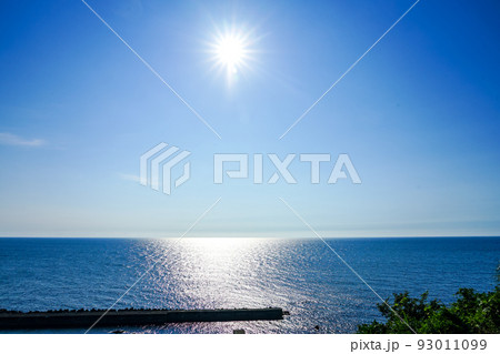 日本海夕日ライン　椎谷岬の夕日が丘公園からの展望（新潟県柏崎市） 93011099
