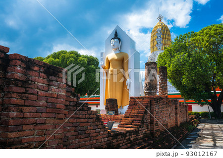 Old Buddha statue at Wat Phra Si Rattana Mahathat also colloquially referred to as Wat Yai is a Buddhist temple (wat) It is a major tourist is Public places attraction Phitsanulok,Thailand. 93012167