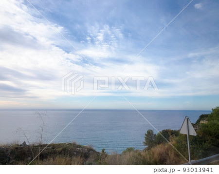 【スペイン】ネルハの街から見るアルボラン海(地中海)の景色 【スペイン】ネルハの街から見るアルボラン海(地中海)の景色 93013941