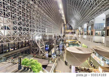 京都府　夜の京都駅中央コンコース 93014169