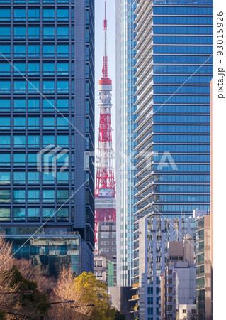 「東京都」ビルの隙間から見える東京タワー 93015926