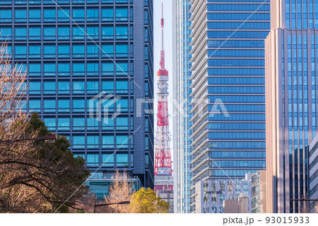 「東京都」ビルの隙間から見える東京タワー 93015933