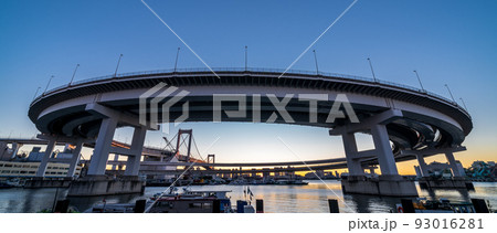 「東京都」夜明けと芝浦ループ橋 93016281