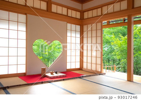 京都正寿院の猪の目窓　女子に人気のインスタ映えスポット 93017246