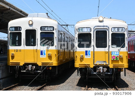 車両基地で並ぶ高松琴平電気鉄道1200形と1080形 車両基地で並ぶ高松琴平電気鉄道1200形と1080形 93017906