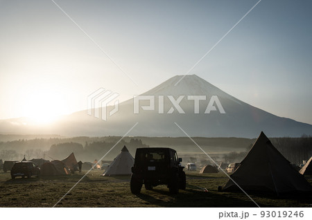 富士山と日の出 93019246