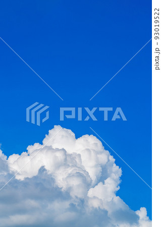 青い空と白い雲・夏イメージ 93019522