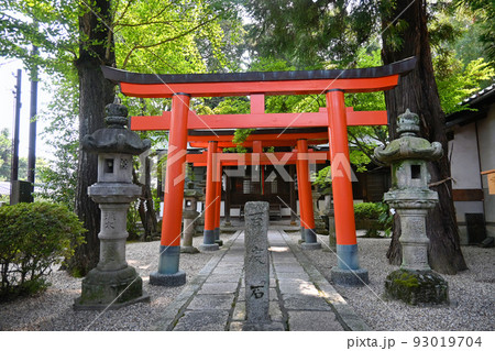 奈良市の世界遺産薬師寺境内の孫太郎稲荷神社 奈良市の世界遺産薬師寺境内の孫太郎稲荷神社 93019704