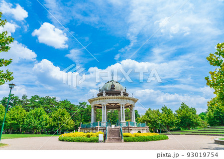 青空の鶴舞公園、奏楽堂〈愛知県名古屋市〉 93019754