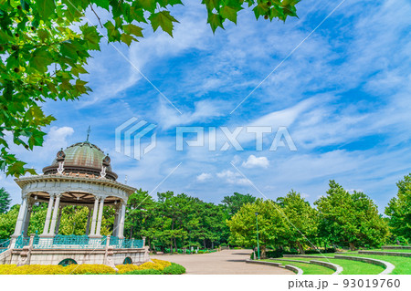 青空の鶴舞公園、奏楽堂〈愛知県名古屋市〉 93019760