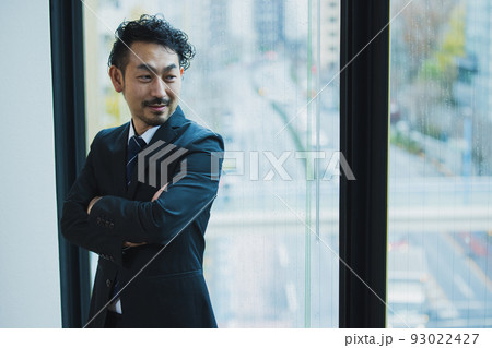 ビジネスマン　ひげ 93022427