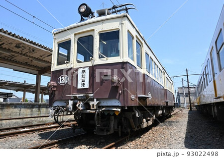 車両基地に停車する高松琴平電気鉄道1000形120号 93022498