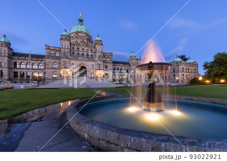 Legislative Assembly of British Columbia in the Capital City during colorful sunrise. 93022921