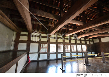 国宝「姫路城」特別公開　小天守の内部と渡り廊下の板張り 93023480