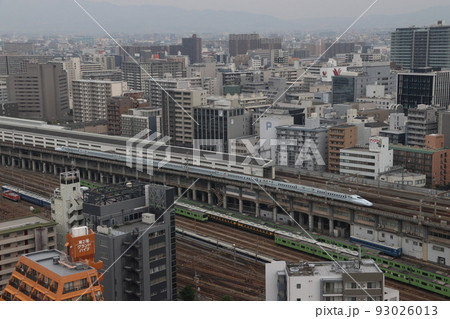 新大阪駅を出発する九州・山陽新幹線N700系 93026013
