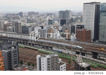 新大阪駅を出発する九州・山陽新幹線N700系 93026016