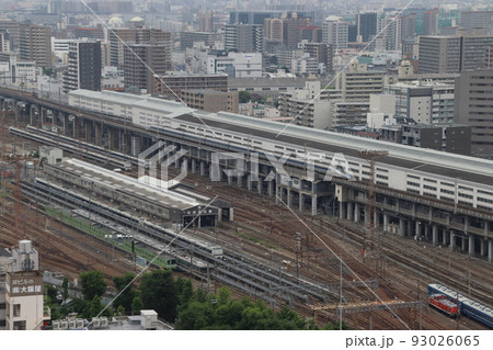 新大阪駅を出発する山陽新幹線500系 新大阪駅を出発する山陽新幹線500系 93026065