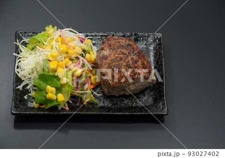 牛ランプ肉を焼いてみた。 牛ランプ肉を焼いてみた。 93027402
