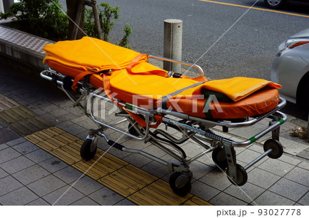 緊急車両の救急車に備え付けのストレッチャーの写真素材