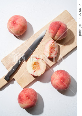 カットした桃 福島県産あかつき カットした桃 福島県産あかつき 93028617