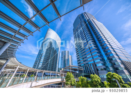 日本の東京都市景観 8月・猛暑日。品川駅前のオフィスビル群や歩行者デッキなどを望む=8月10日 日本の東京都市景観 8月・猛暑日。品川駅前のオフィスビル群や歩行者デッキなどを望む=8月10日 93029855