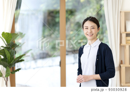 若い女性看護師　訪問看護　在宅医療 93030928