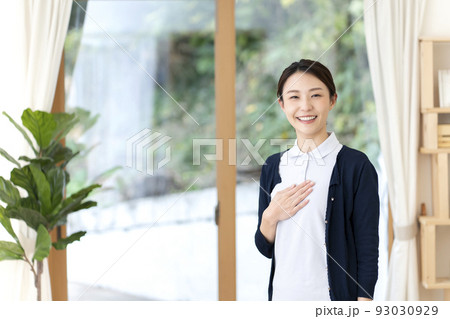 若い女性看護師　訪問看護　在宅医療 93030929