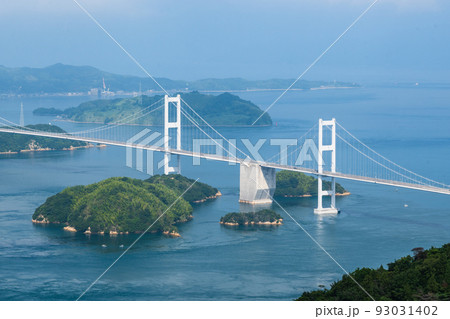 瀬戸内海を跨ぐ来島海峡大橋 93031402