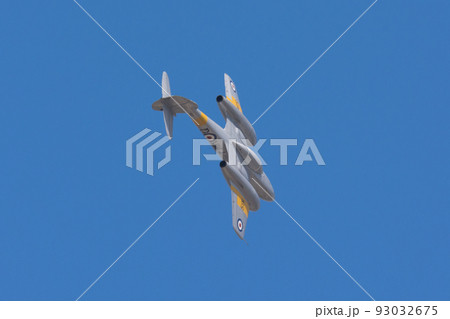 イギリス空軍ミーティアT7ジェット練習機ロール イギリス空軍ミーティアT7ジェット練習機ロール 93032675