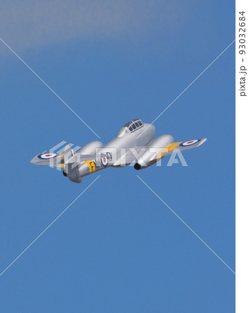 イギリス空軍ミーティアT7ジェット練習機上昇 93032684