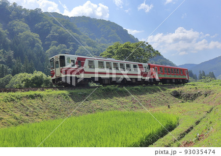 十二段トンネル付近を通過する秋田内陸縦貫鉄道の気動車 93035474