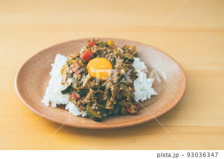 野菜たっぷり手作りキーマカレー 93036347