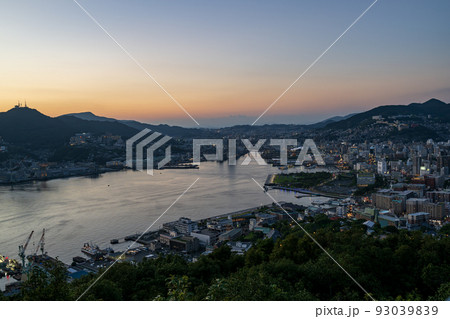 世界三大夜景に選ばれてる長崎の鍋冠山からの夜景 93039839