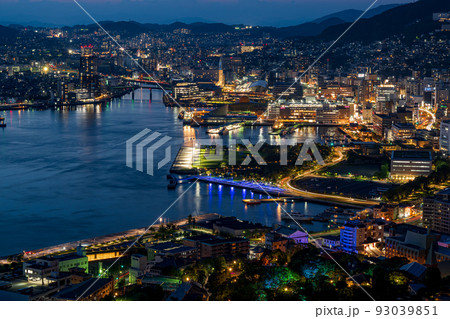 世界三大夜景に選ばれてる長崎の鍋冠山からの夜景 93039851